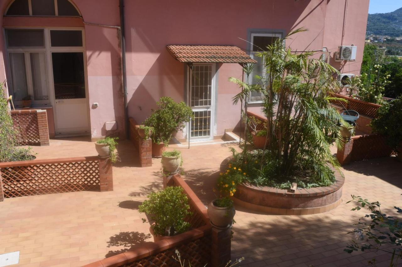 Villino Castellano Apartments Meta Exterior photo