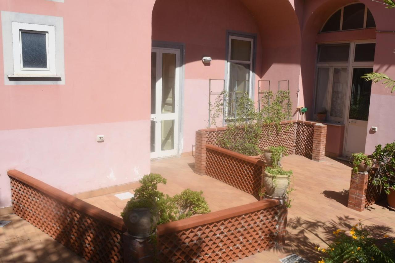 Villino Castellano Apartments Meta Exterior photo