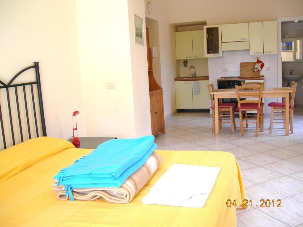 Villino Castellano Apartments Meta Room photo
